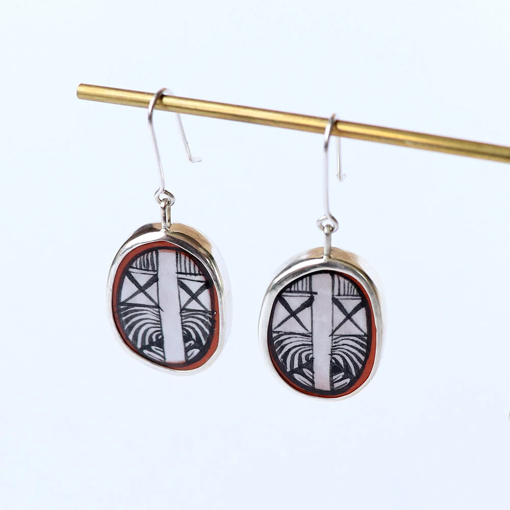 OldOraibi_Dangle_Earrings_Detail2_Sm.jpg