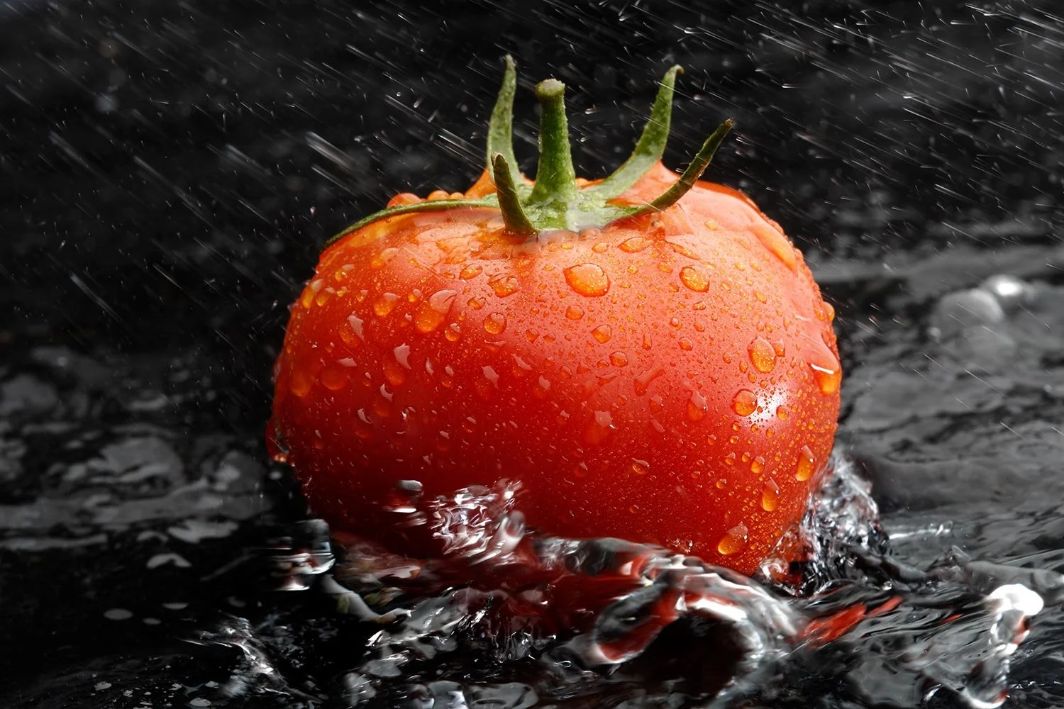 food-photography-fresh-tomato-splash-shot.jpg