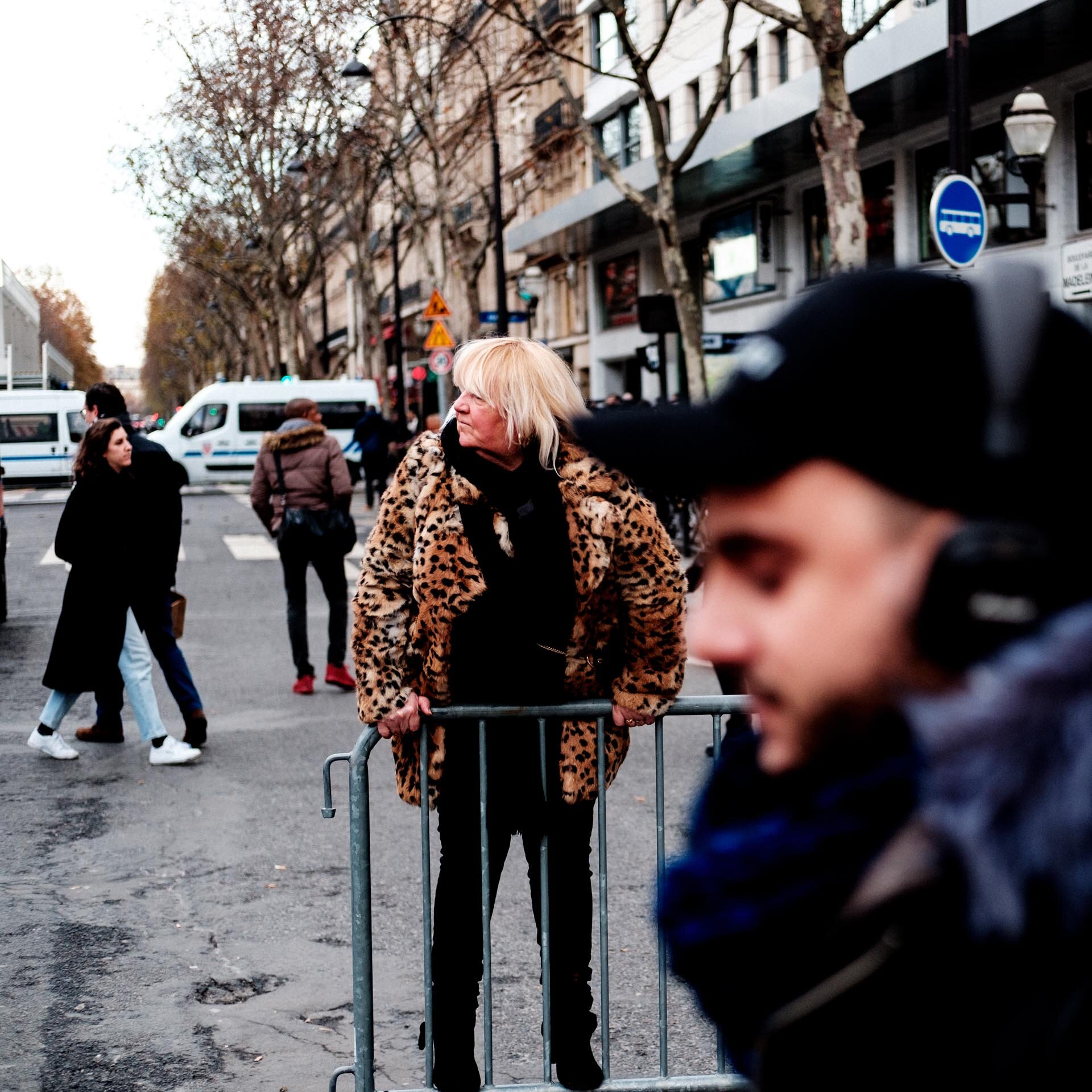 Le cortège funéraire de Johnny Hallyday descend les Champs-Élysées, Paris , 2017.