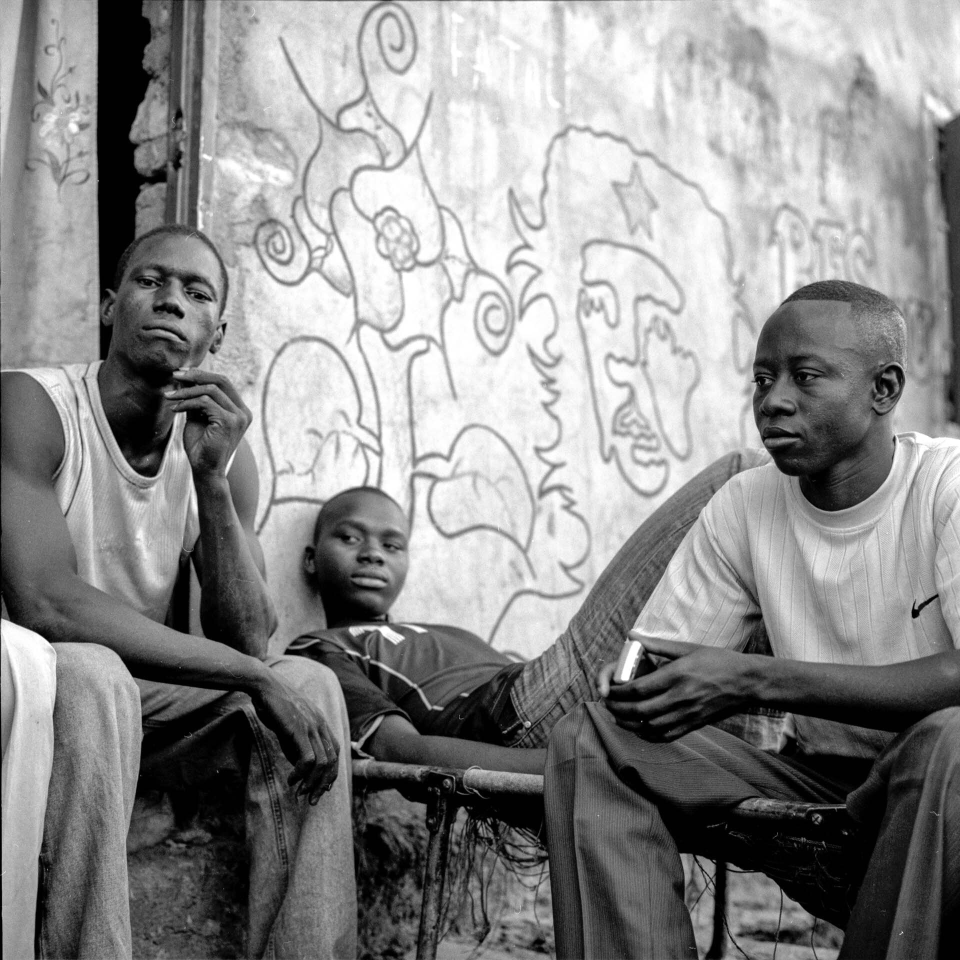 La jeunesse veille au "grain", Bamako, Mali, 2009.