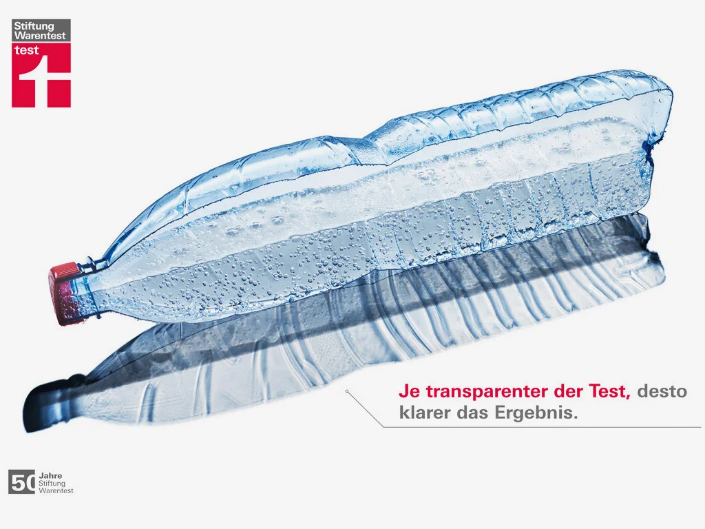 Stiftung Warentest, Anzeigenkampagne 50 Jahre, halbe Wasserflasche