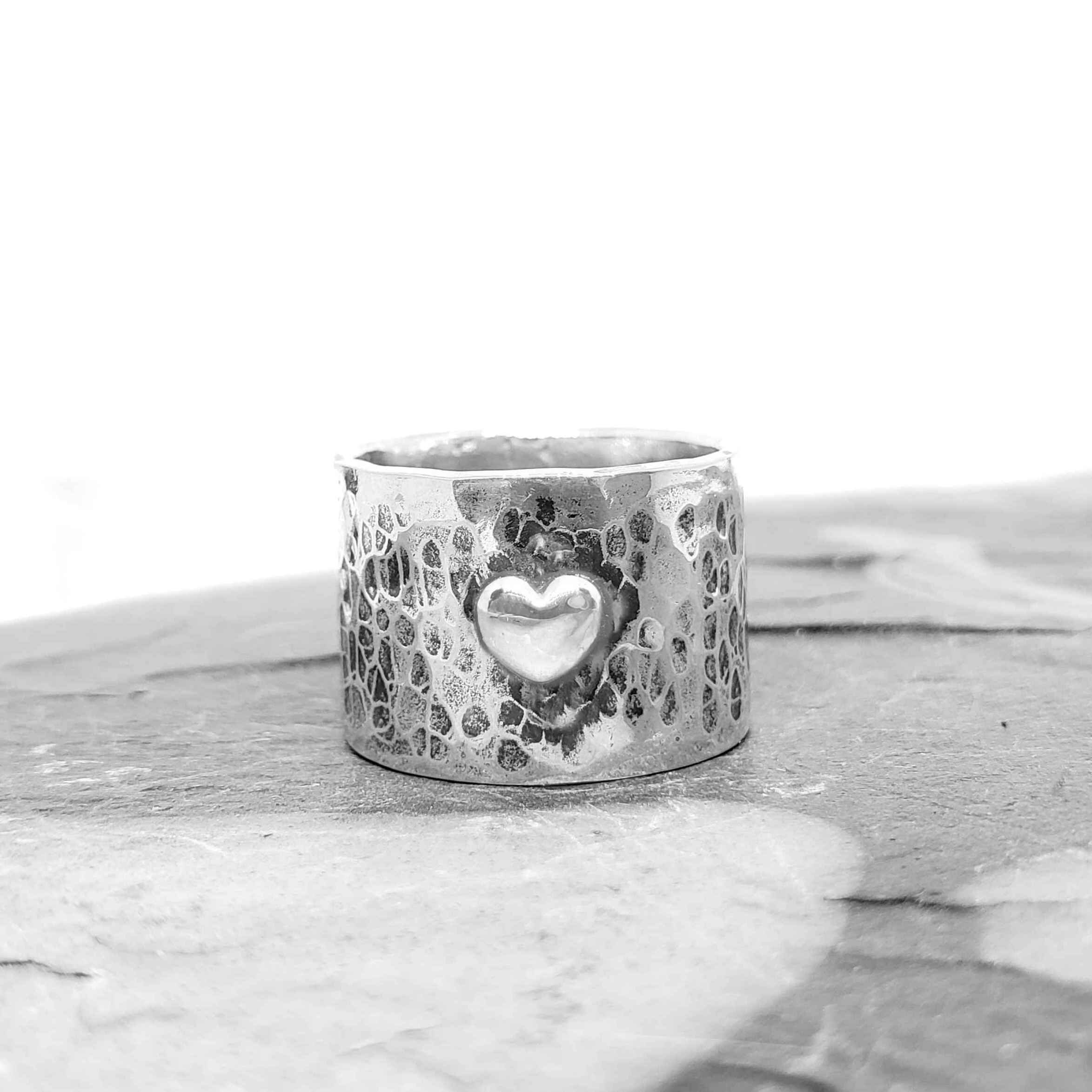 Ring_Band_Silver_SilverHeart.jpg