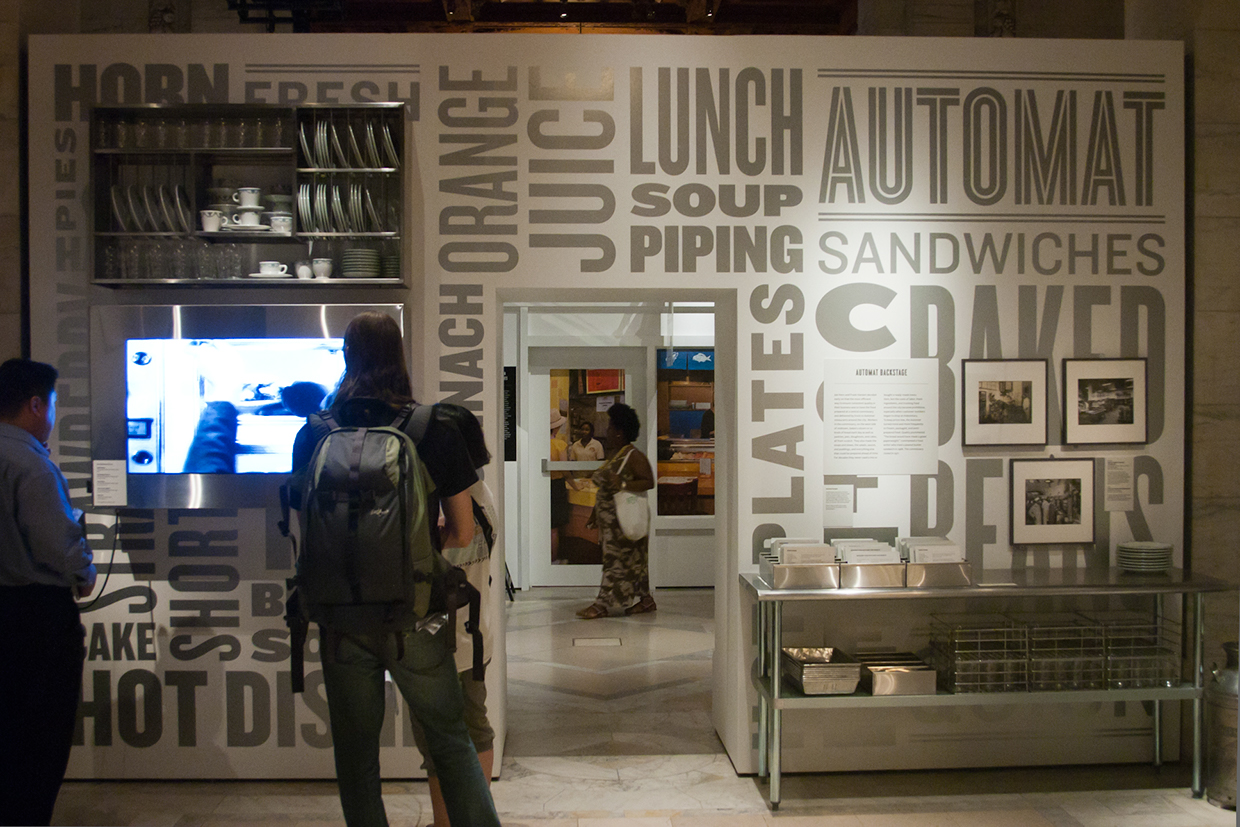 Automat Wall with running movie clip
