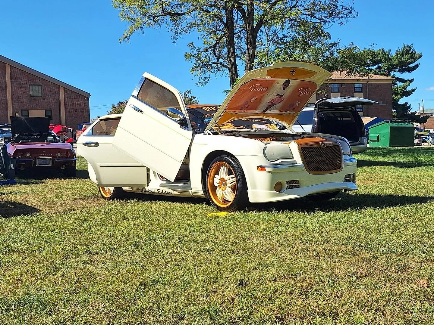 Our 300c looking sharp at this past weekends car show!
&mdash;&mdash;&mdash;&mdash;
#chrysler #300c #chrysler300c #mopar #dodge #showcar #customcars #carshows #teamc4