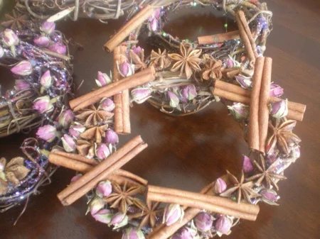 vanilla and wreaths 030