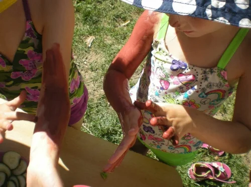 painting with clay during spa day