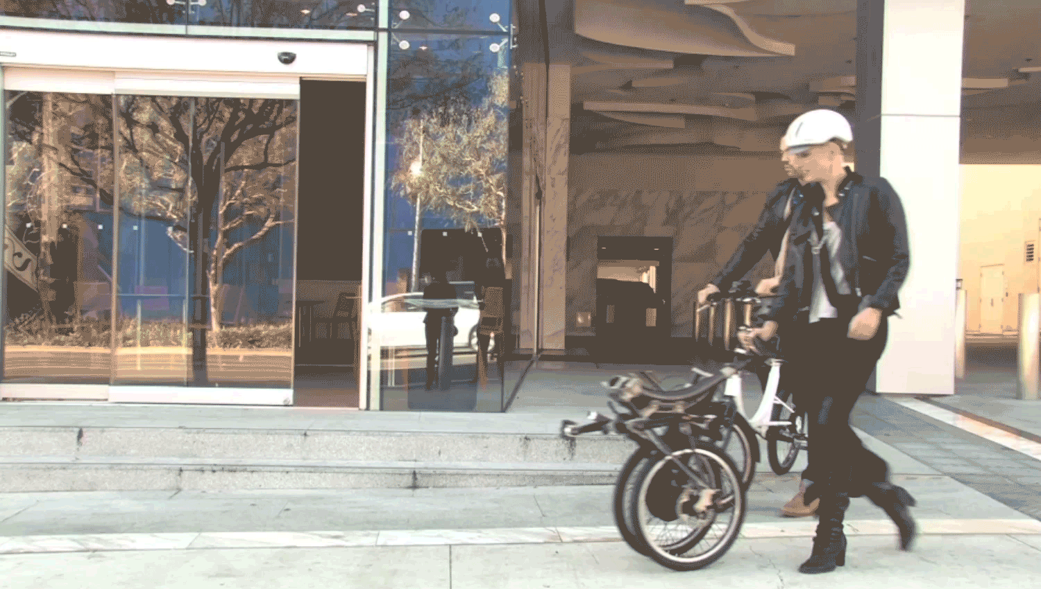 sara-and-ramon-2-frame.gif