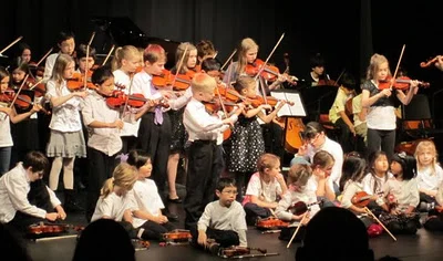 violinJan22e groupkidsviolin.JPG