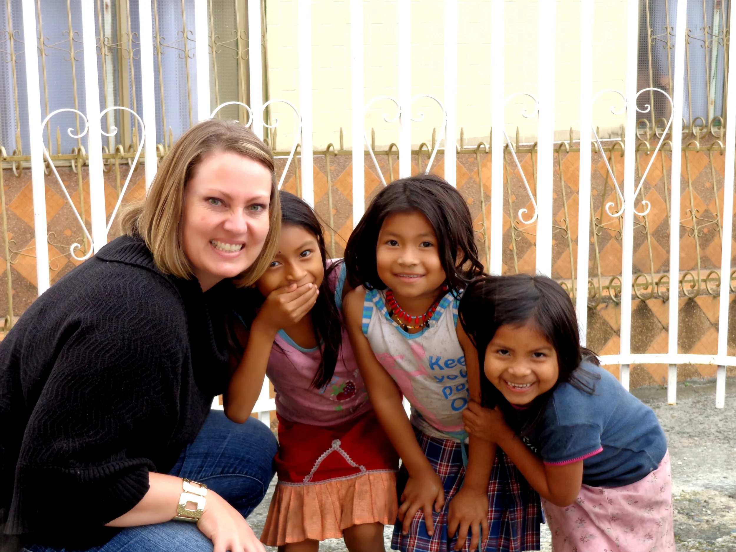 Shelley Actis (co-founder) with three Indigenous girls from the Embera Chami tribe in Colombia, S. America.