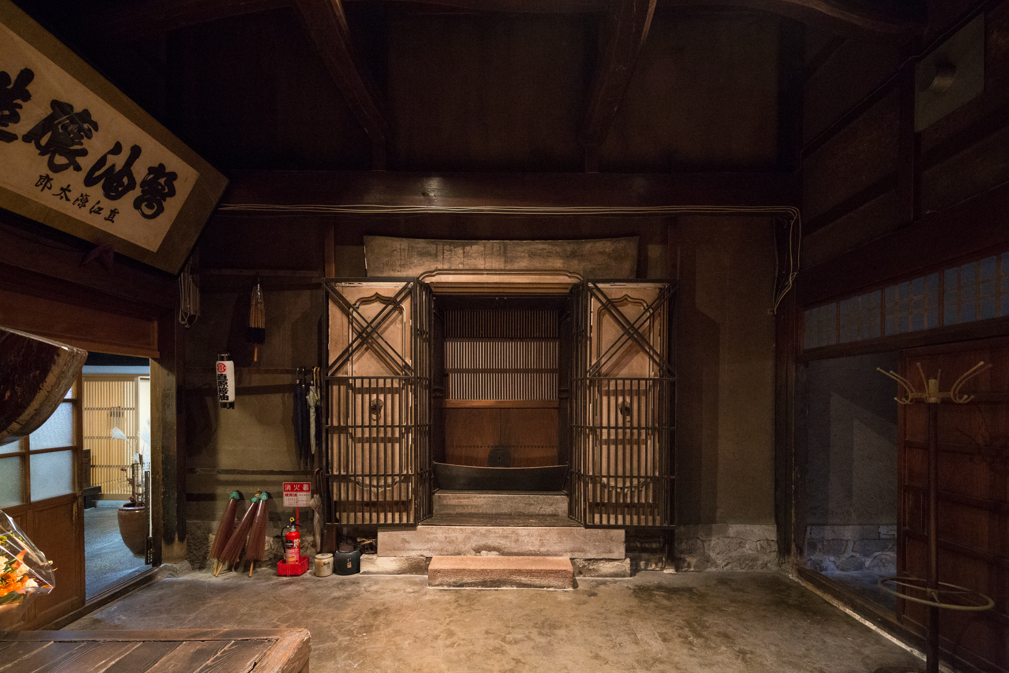 interior-doorway-kanazawa-kura-research-japan-zachary-newton.jpg