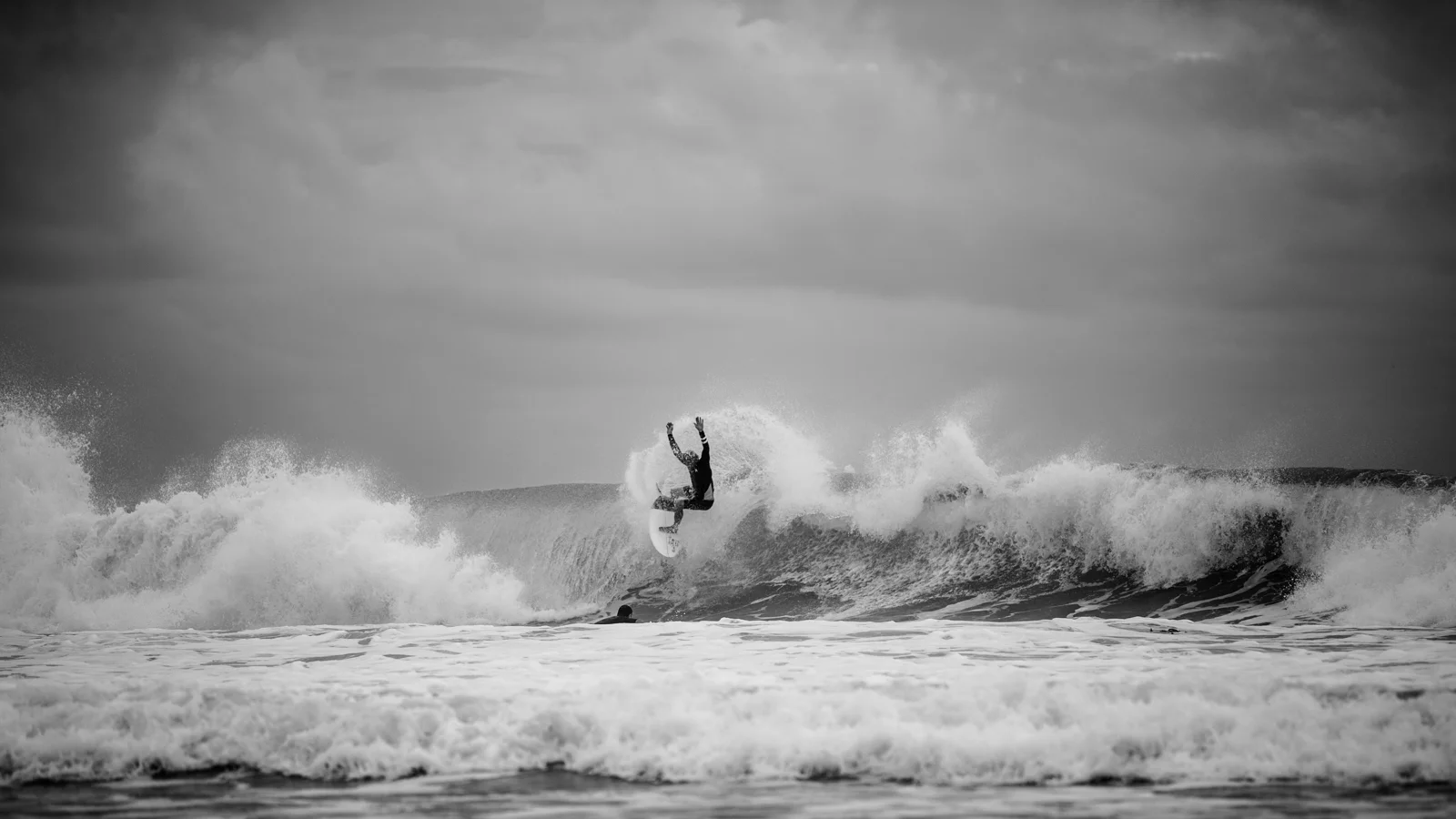 Davey doing some eighties dancing on the waves... #HandsInTheAir