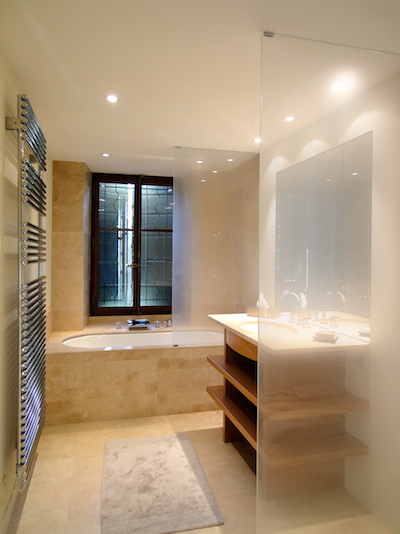 AmÇnagement salle de bain avec paroi translucide code barre.jpg