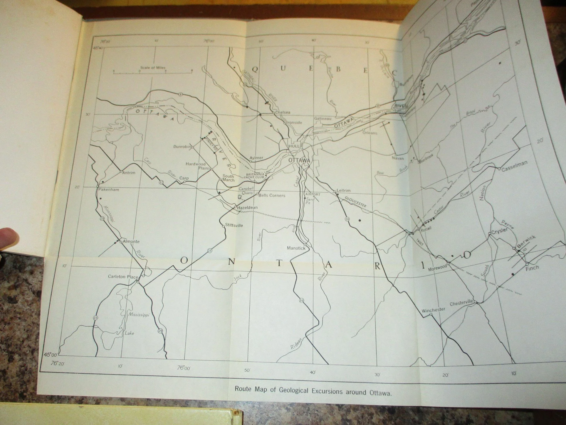 004200 - Guide Geology Ottawa District 6.JPG