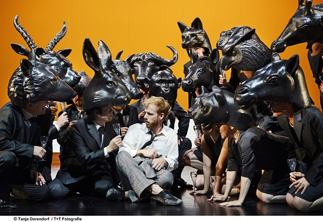 Victor in Die Antilope (World Premiere)