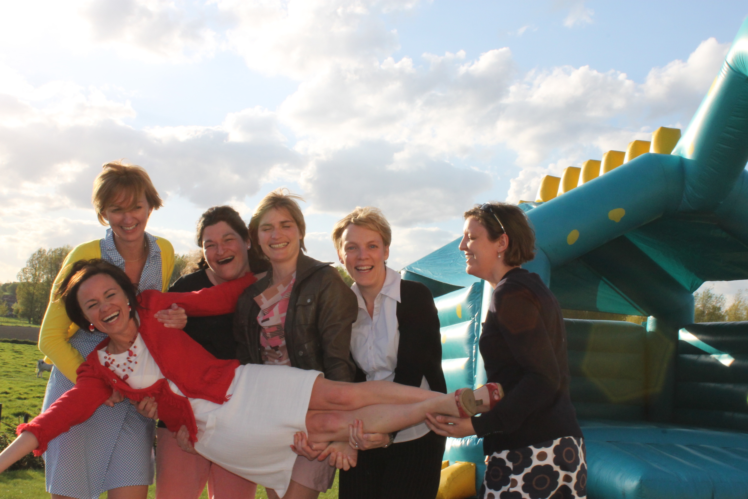 Op handen gedragen door enkele van mijn vriendinnen (allemaal straffe madammen!) ... dat geeft zo'n goed gevoel ;-)