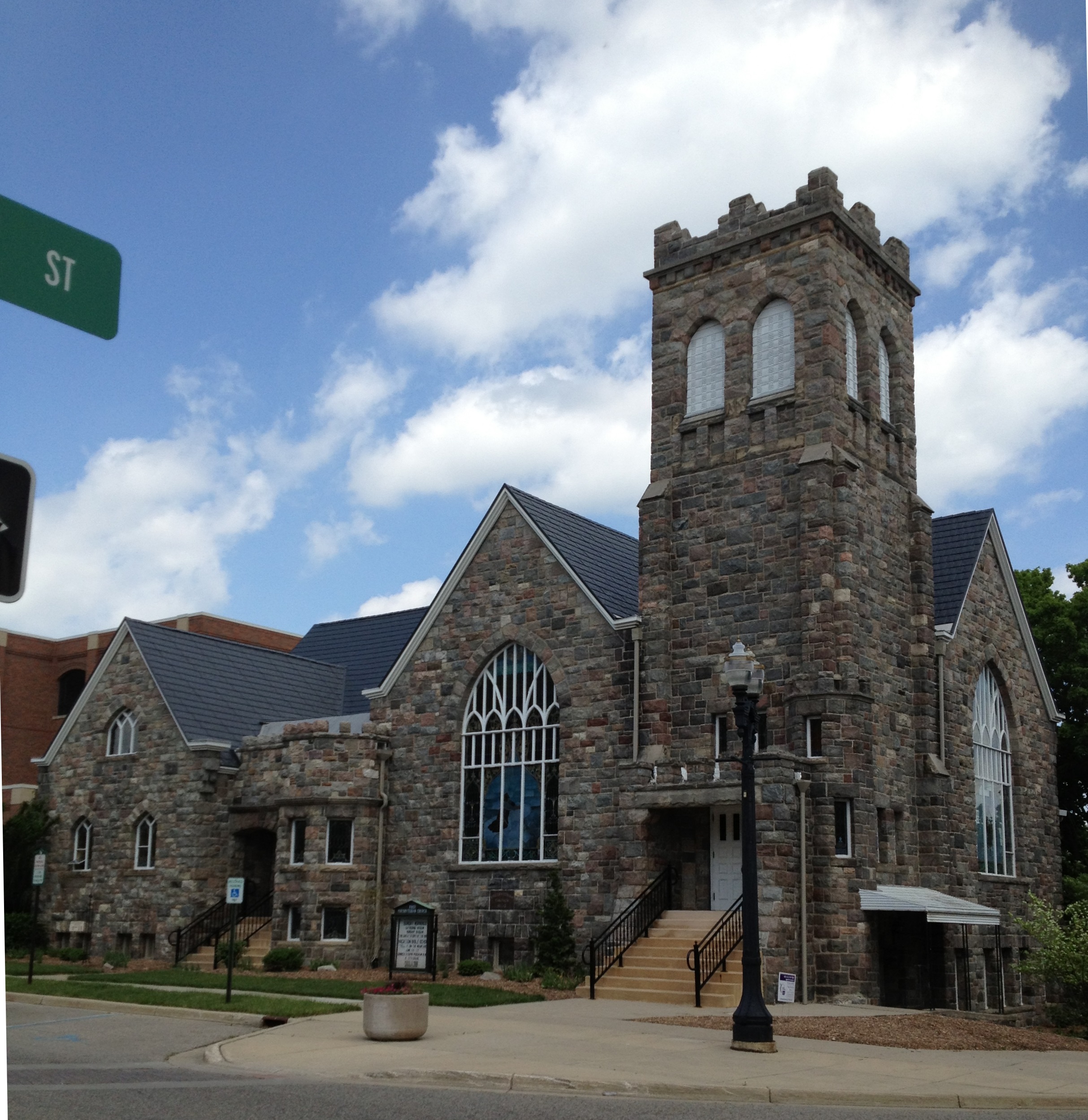 Street view of the First Presbyterian Church of Mason.