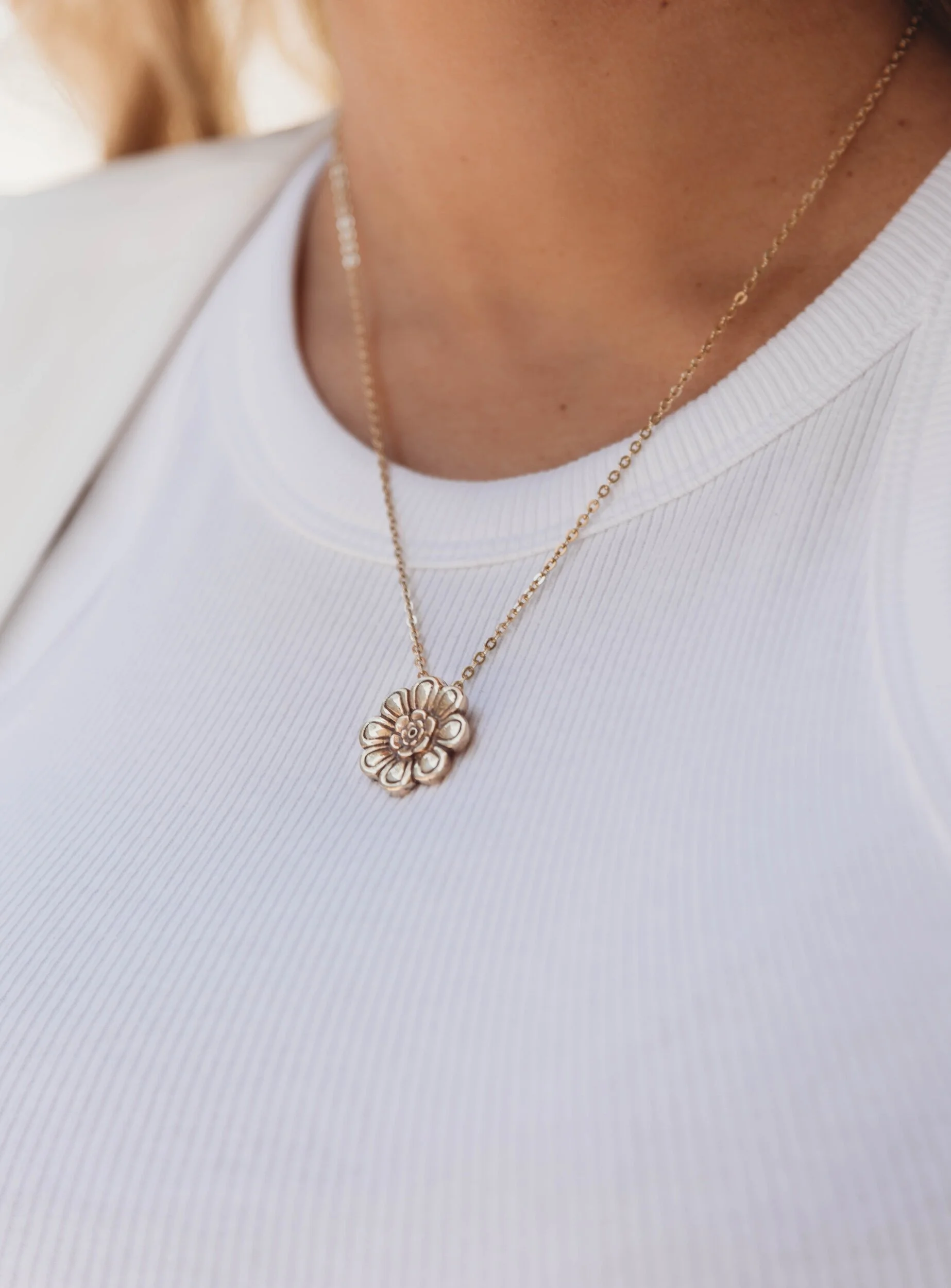 Camellia necklace best sale