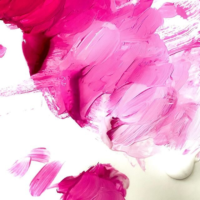 after the friction of &lsquo;what&rsquo; and &lsquo;why&rsquo; may the &lsquo;how&rsquo; always reveal itself❤️ #values #thelightwithinthedark #creativeprocess #artistatwork .
.
.
#valueset #palette #process #creativeprocessing #pigment #magenta #qui