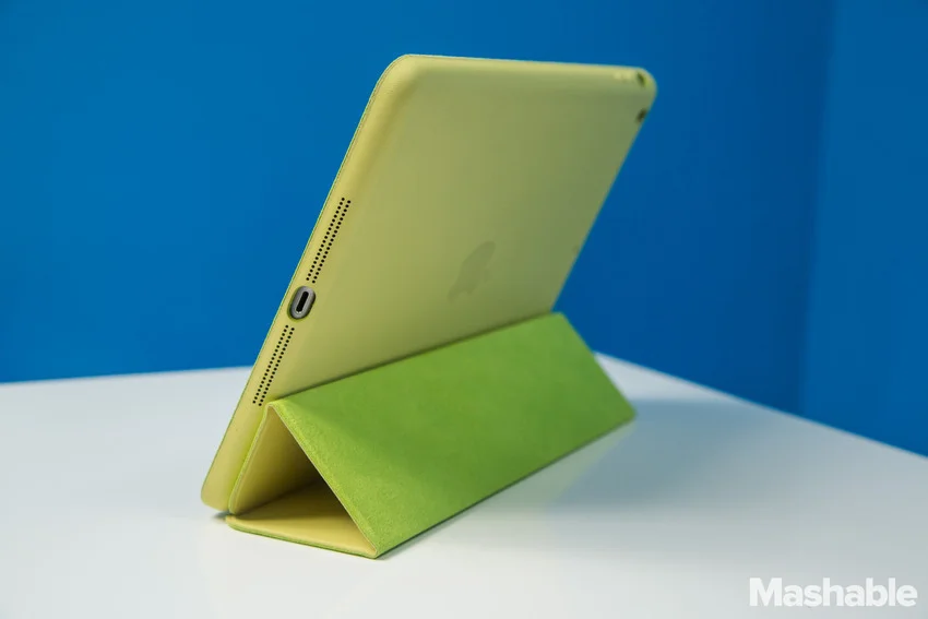 iPadAir-in%20New-iPad-Air-Leather-Smart-Case-Other-Side.jpg