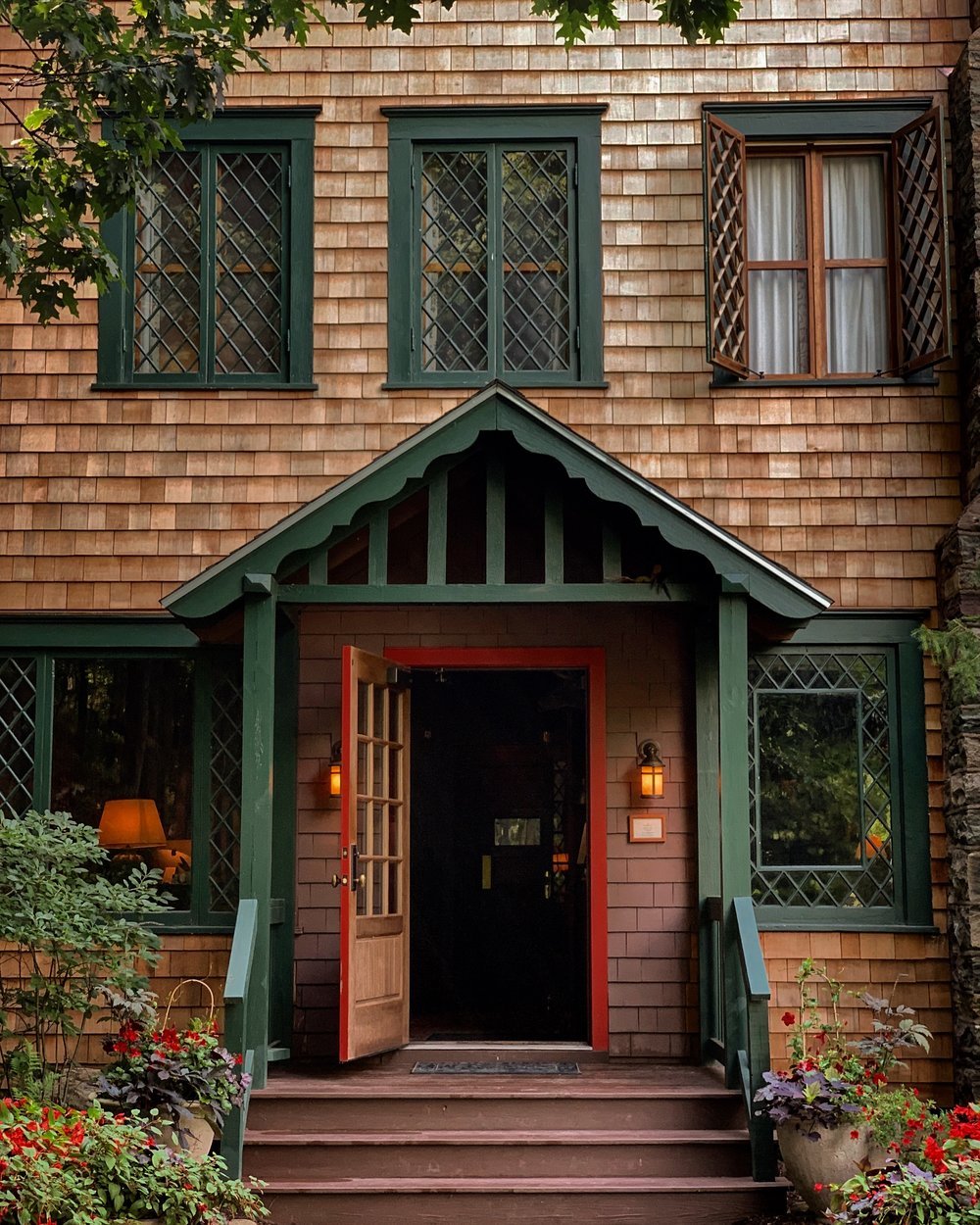 DEER MOUNTAIN INN