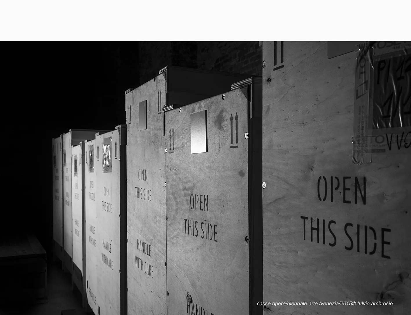 casse opere:biennale arte :venezia:2015© fulvio ambrosio.jpg