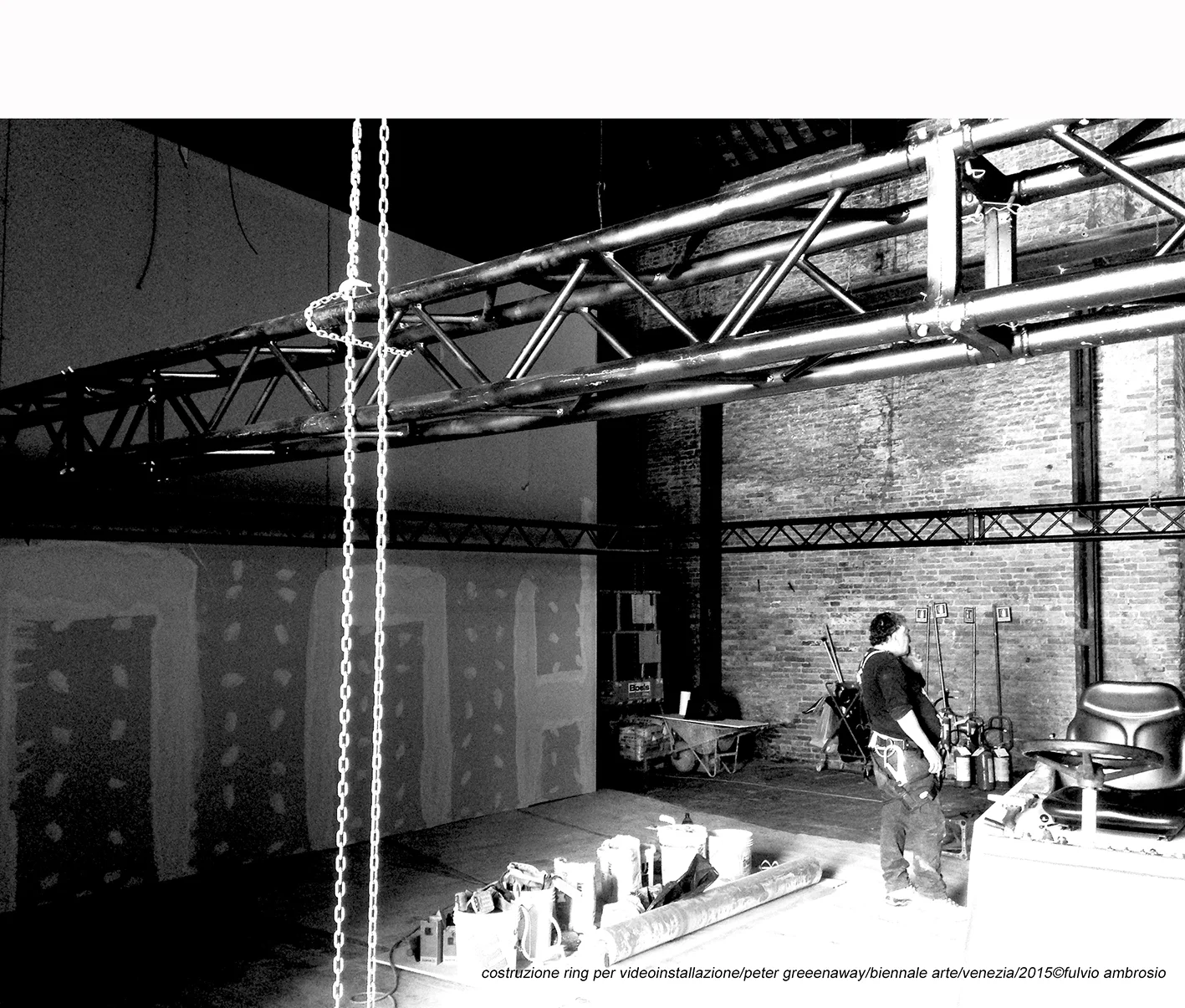 costruzione ring per videoinstallazione:peter greeenaway:biennale arte:venezia:2015©fulvio ambrosio.jpg