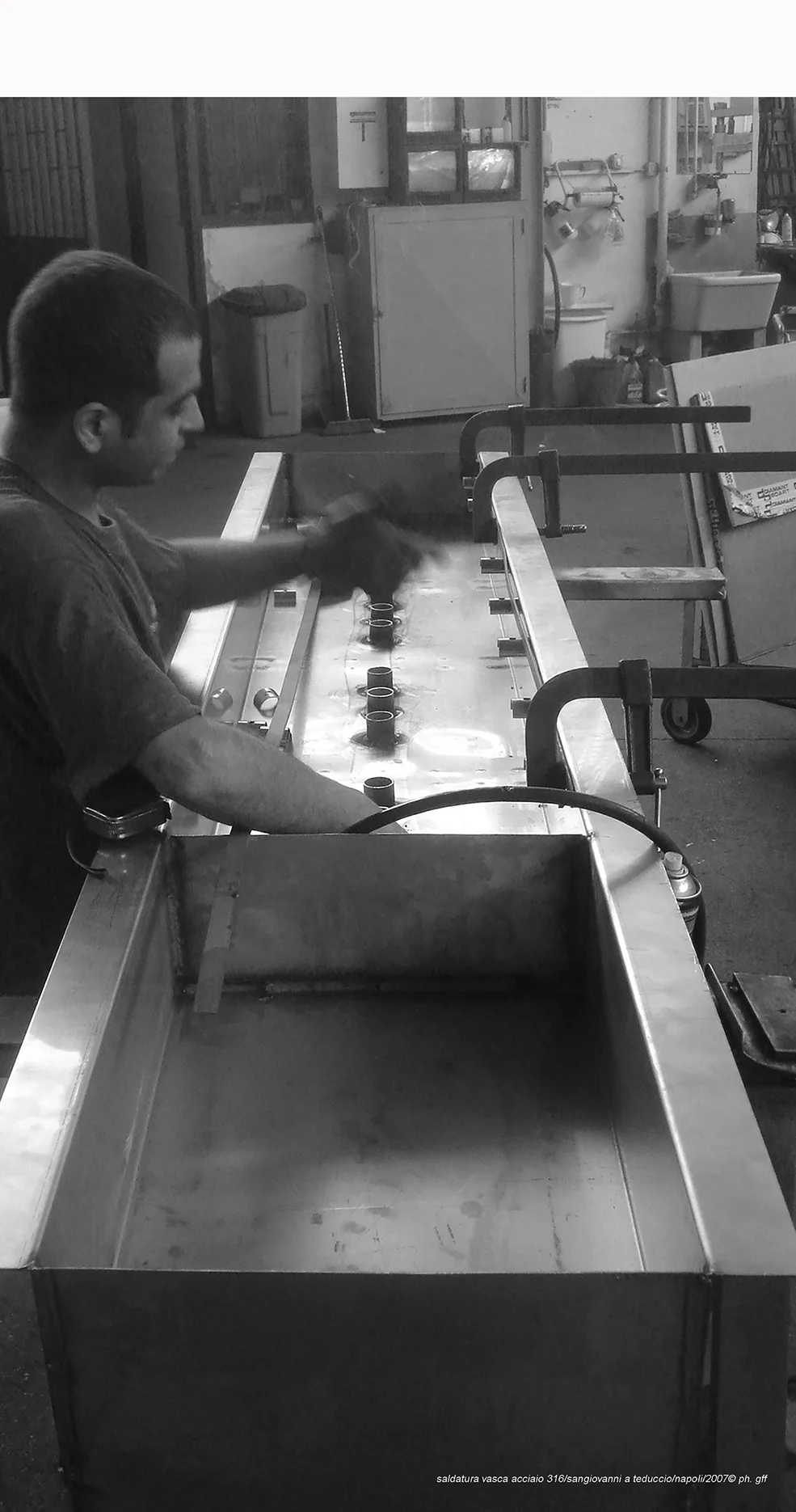 saldatura vasca acciaio 316:sangiovanni a teduccio:napoli:2007© ph. gff.JPG
