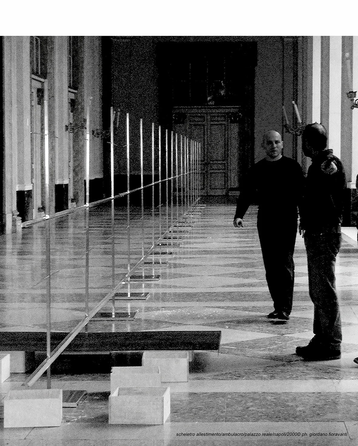 scheletro allestimento:ambulacro:palazzo reale:napoli:2000© ph. giordano fioravanti.JPG