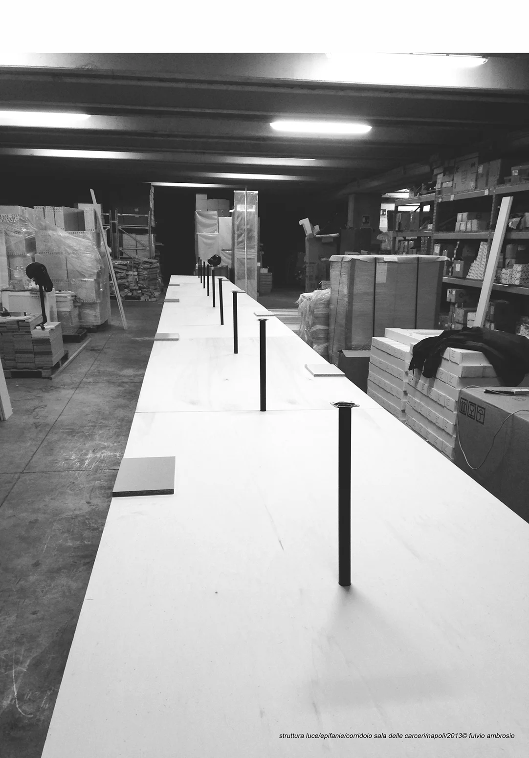 struttura luce:epifanie:corridoio sala delle carceri:napoli:2013© fulvio ambrosio.jpg