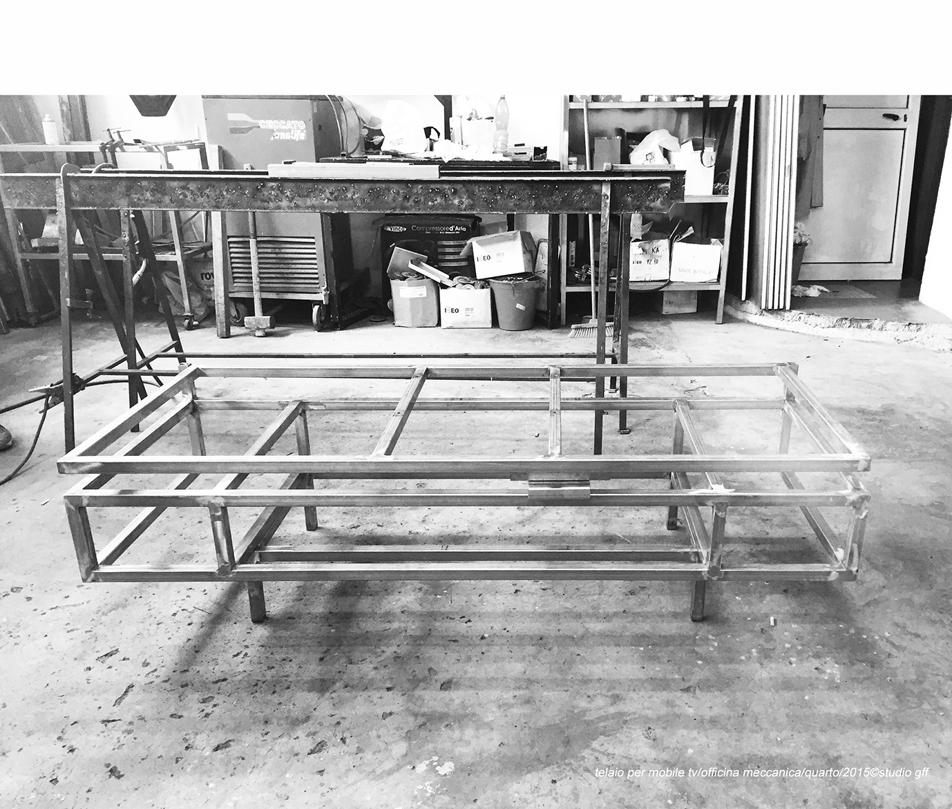 telaio per mobile tv:officina meccanica:quarto:2015©studio gff.JPG