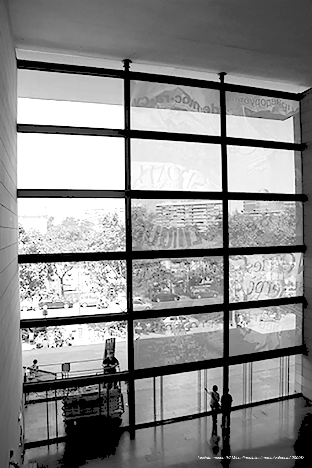 facciata museo IVAM:confines:allestimento:valencia: 2009© .jpg