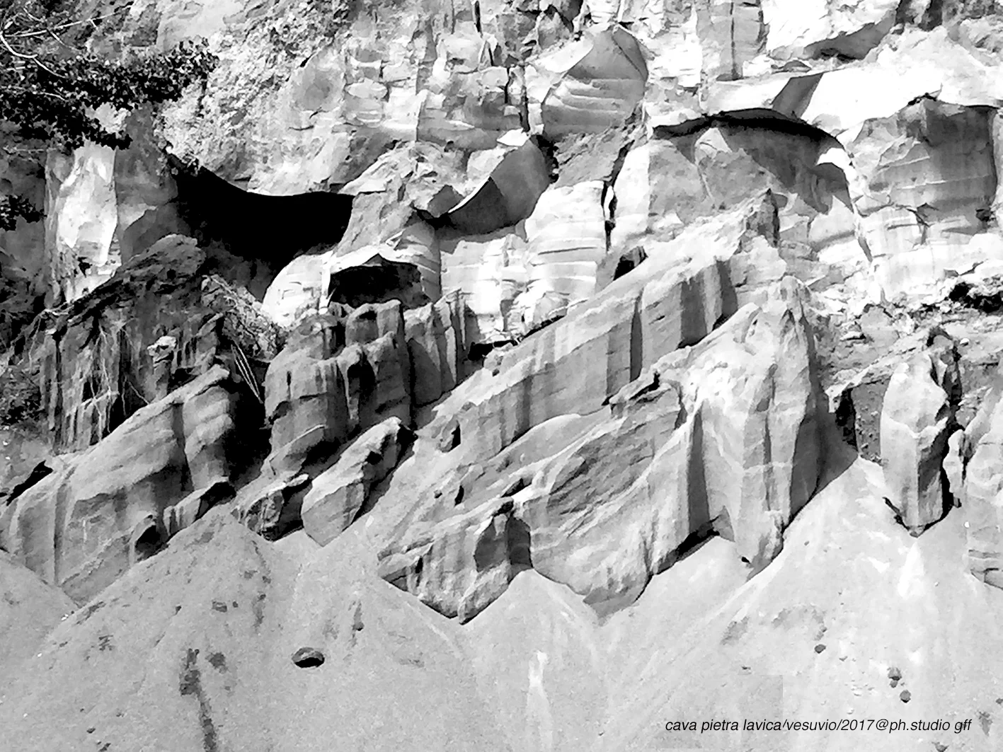 cava pietra lavica:vesuvio:2017@ph.studio gff.JPG