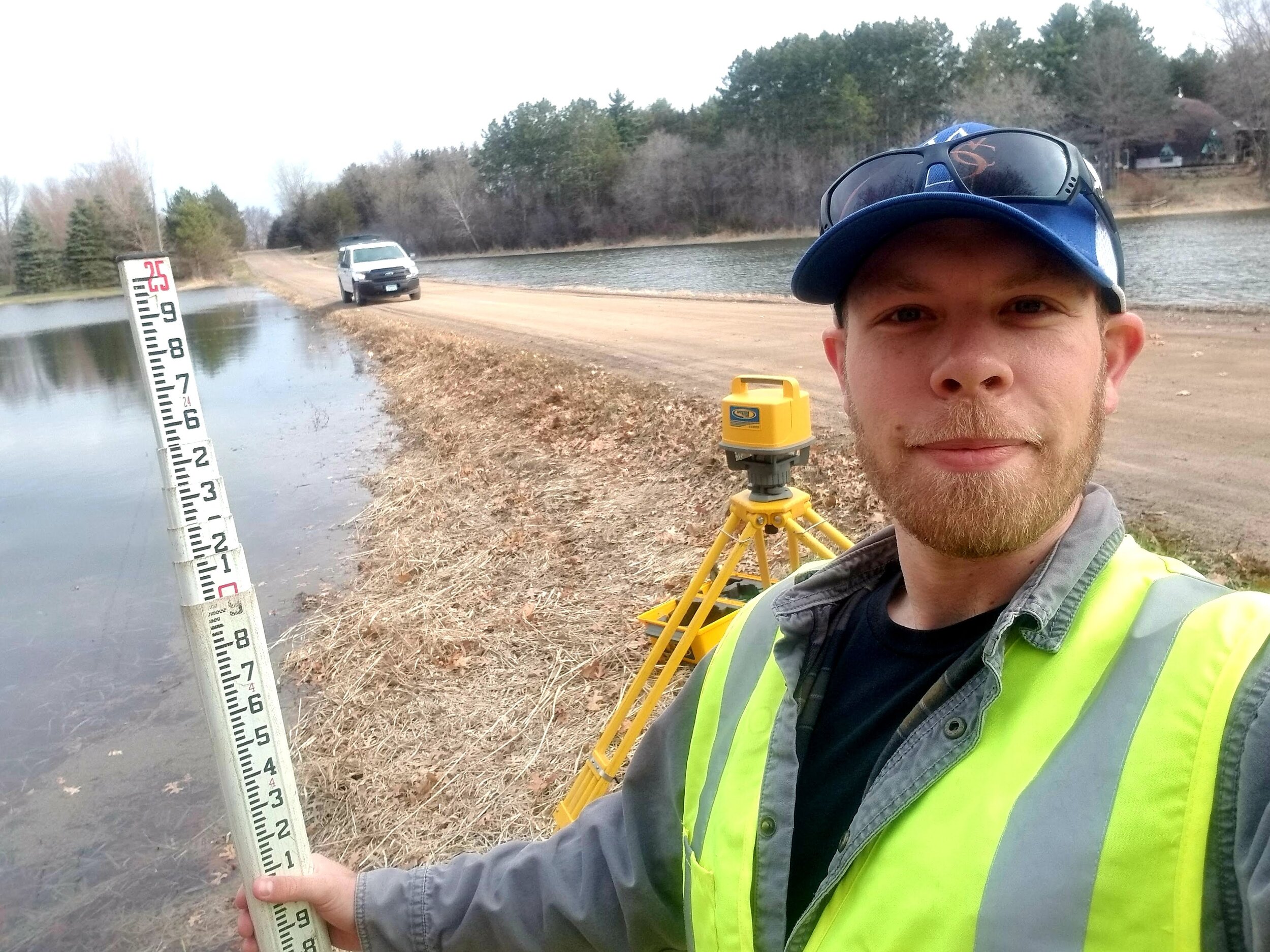 Installing a lake gauge