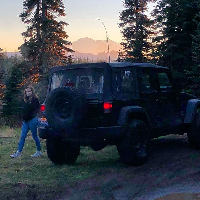 Doing adventure things on Naches Trail.
.
.
.
.
#mtrainier #pnwonderland #jeep #OIIIIIIIO