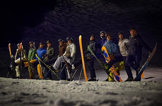 Probably one of the coolest photos I&rsquo;ve been in. Fun hanging with my @dnaseattle folks on the slopes last night.