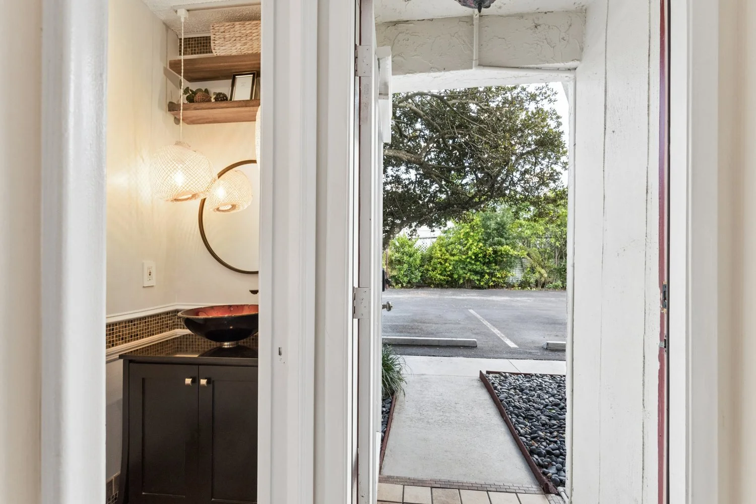 3050.S.Oakland.MLS (6 of 27).jpg