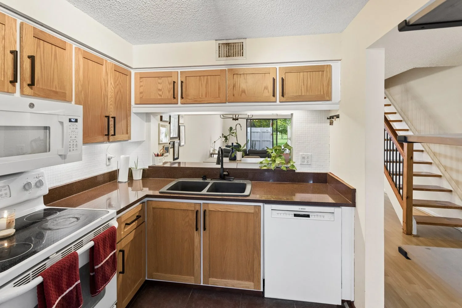 3050.S.Oakland.MLS (9 of 27).jpg