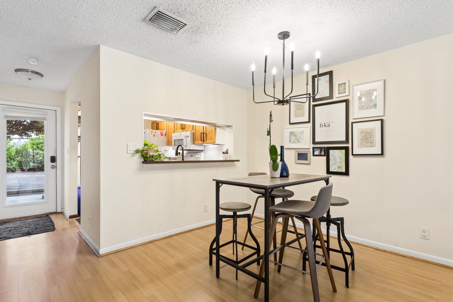 3050.S.Oakland.MLS (14 of 27).jpg