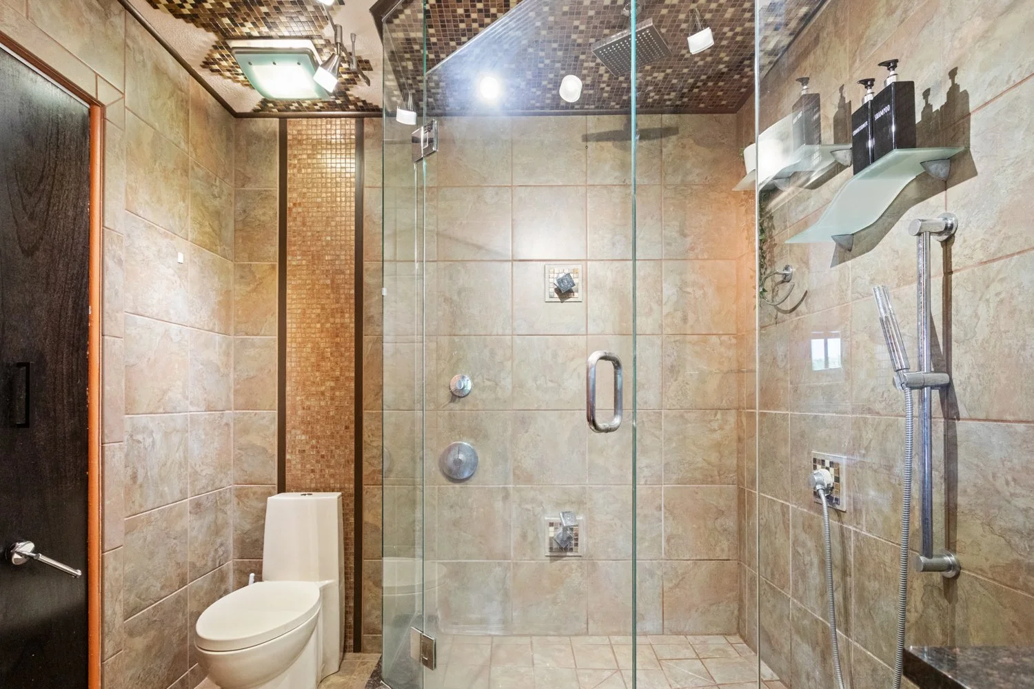 3050.S.Oakland.MLS (19 of 27).jpg