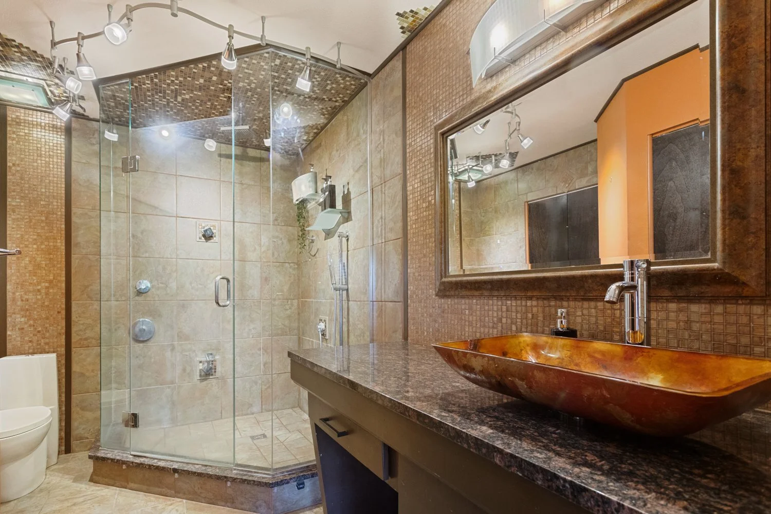 3050.S.Oakland.MLS (18 of 27).jpg