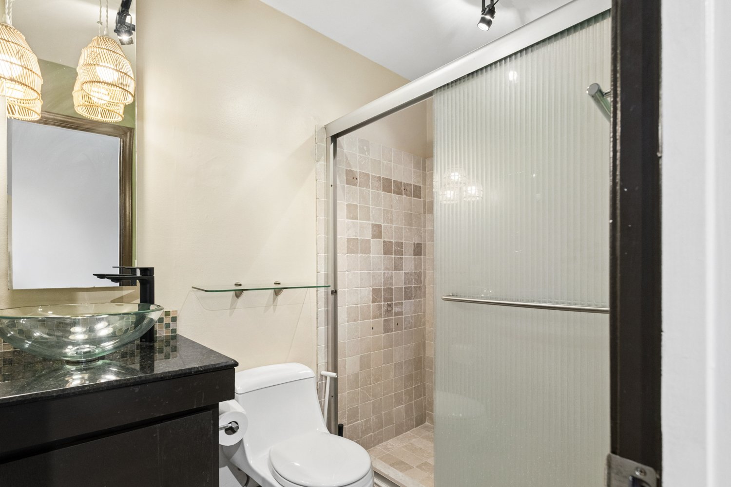 3050.S.Oakland.MLS (25 of 27).jpg