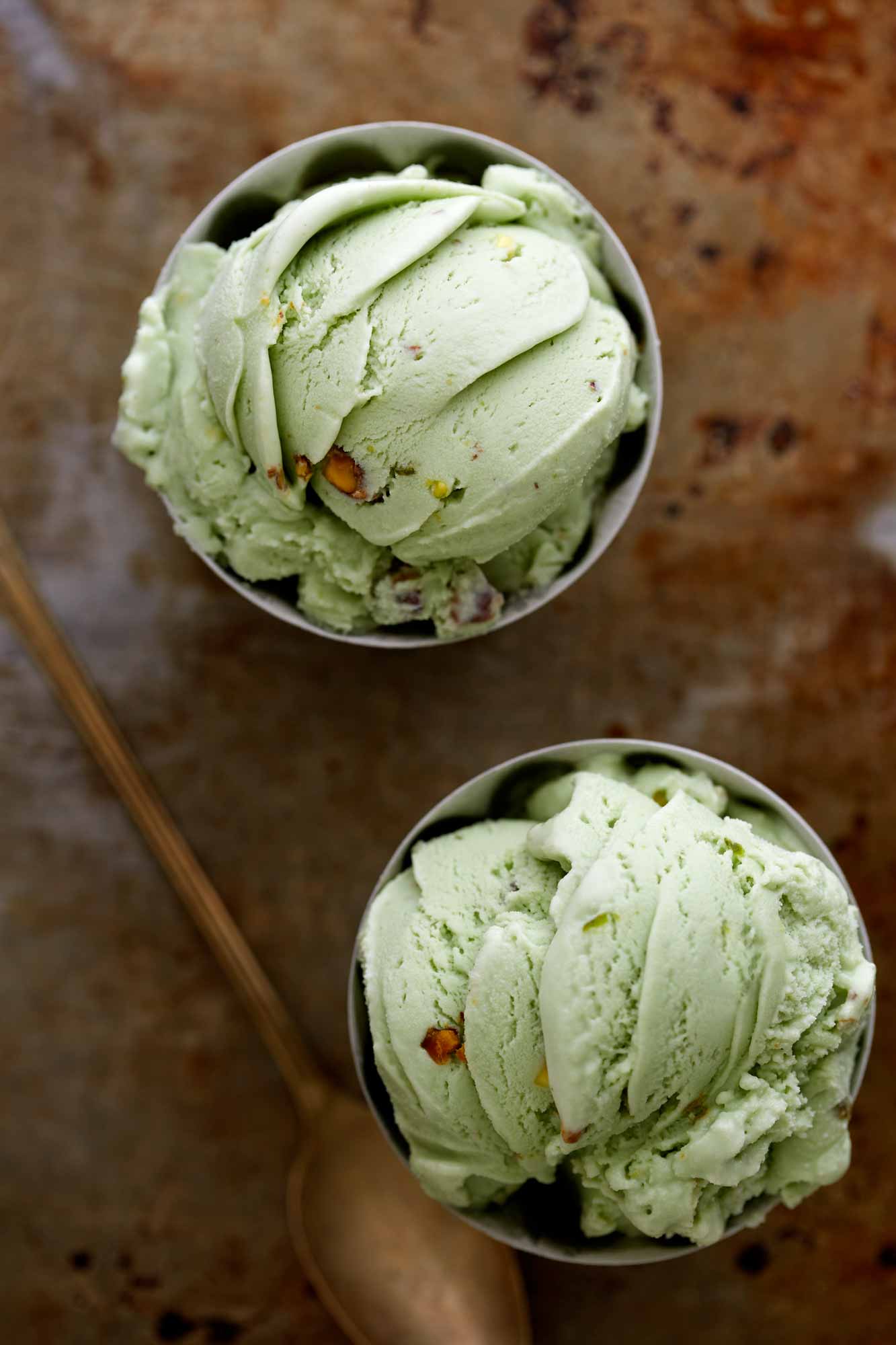 pistachio_ice_cream_foodstyling.jpg