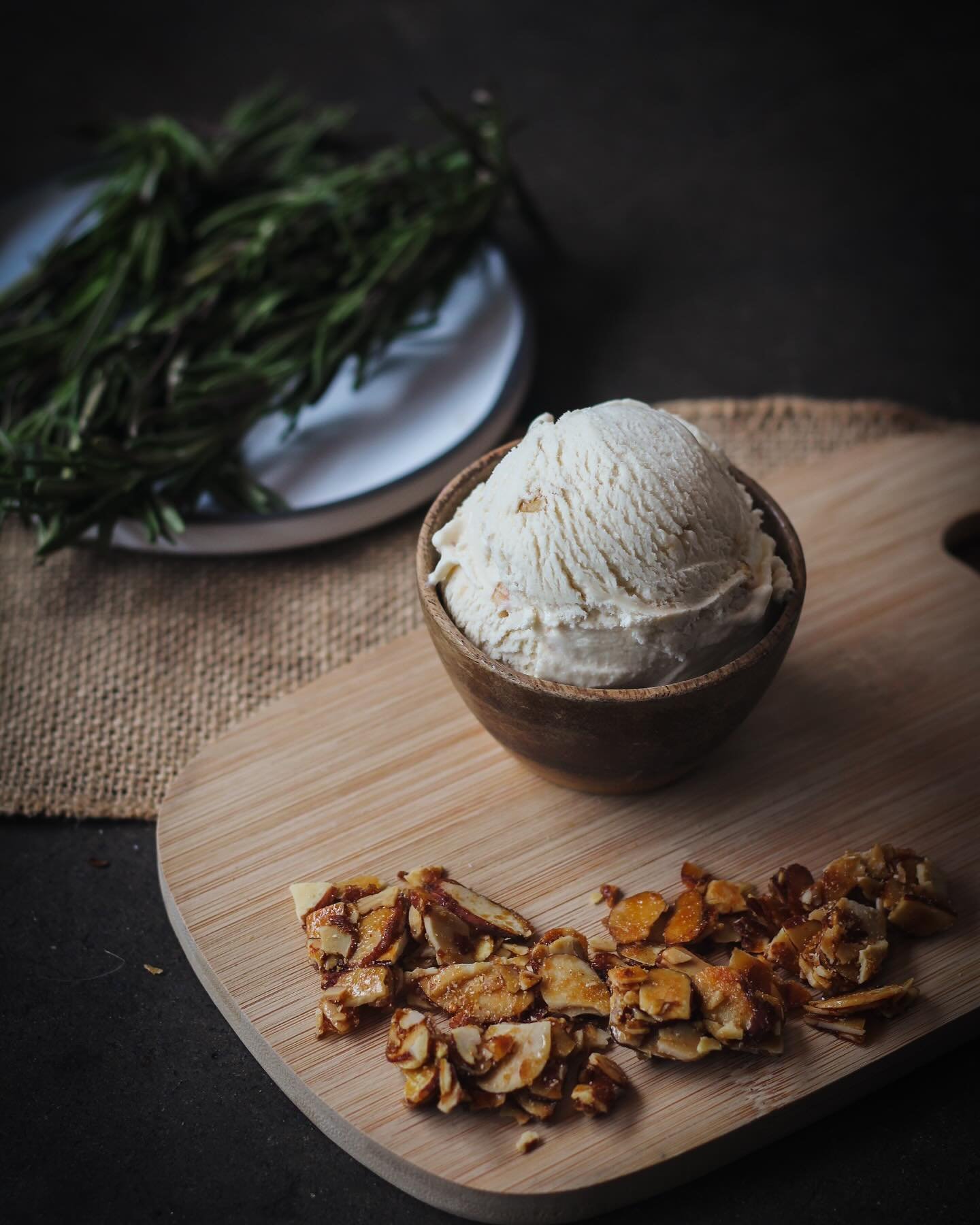 MAY FLING: BROWN BUTTER ROSEMARY CRUNCH 🙌🫶🏼

Satisfy your sweet and savory cravings with our brown butter rosemary scoop! Try our delectable brown butter ice cream infuse with rosemary with crunchy almond praline inclusion. 😋🤤

Available at all 