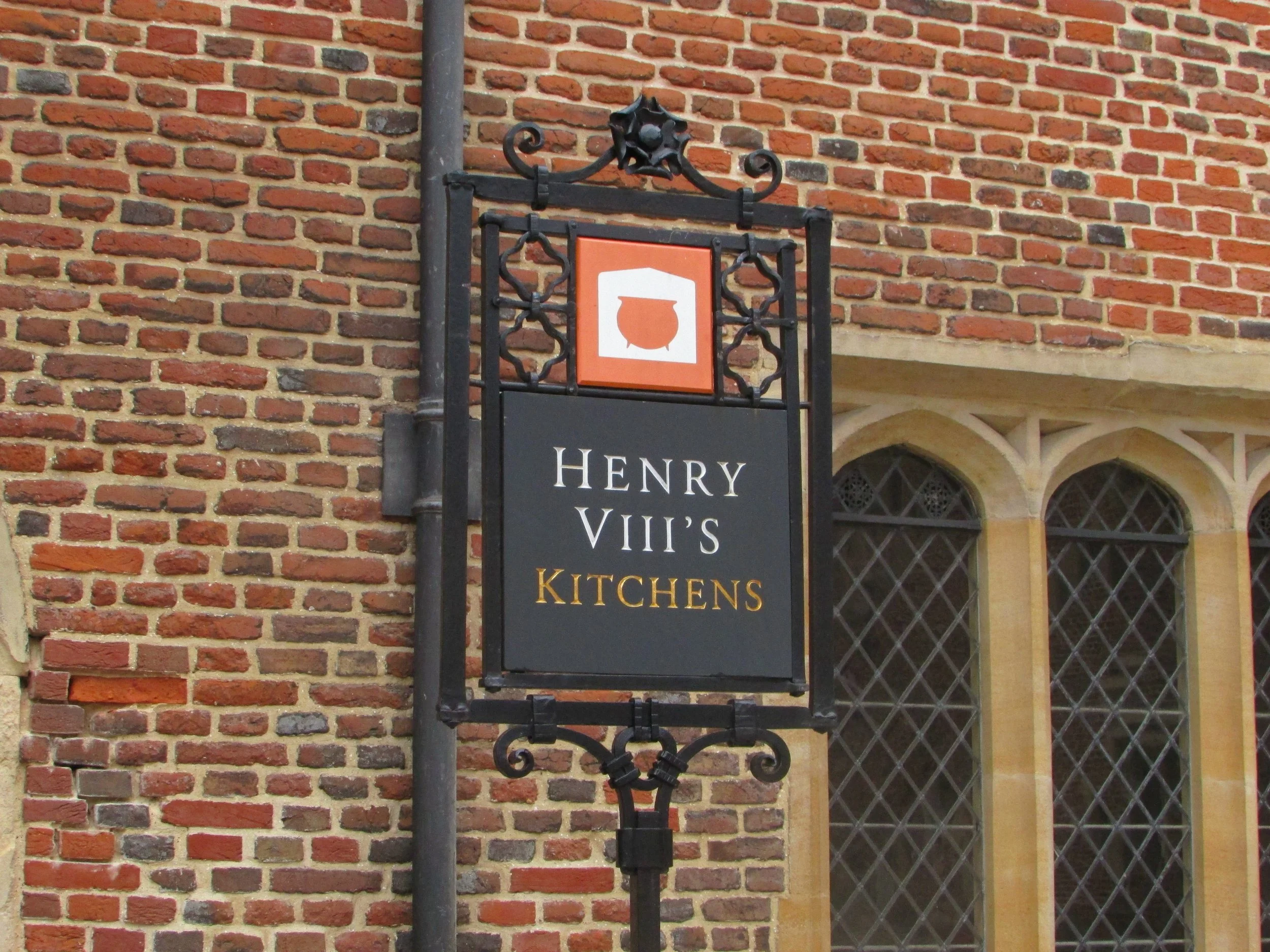 Hampton Court 6.jpg