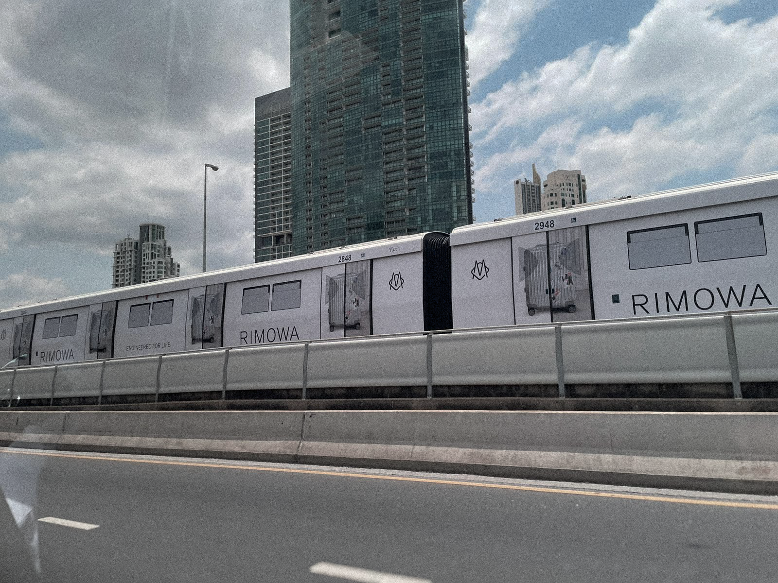 train_rimowa.png