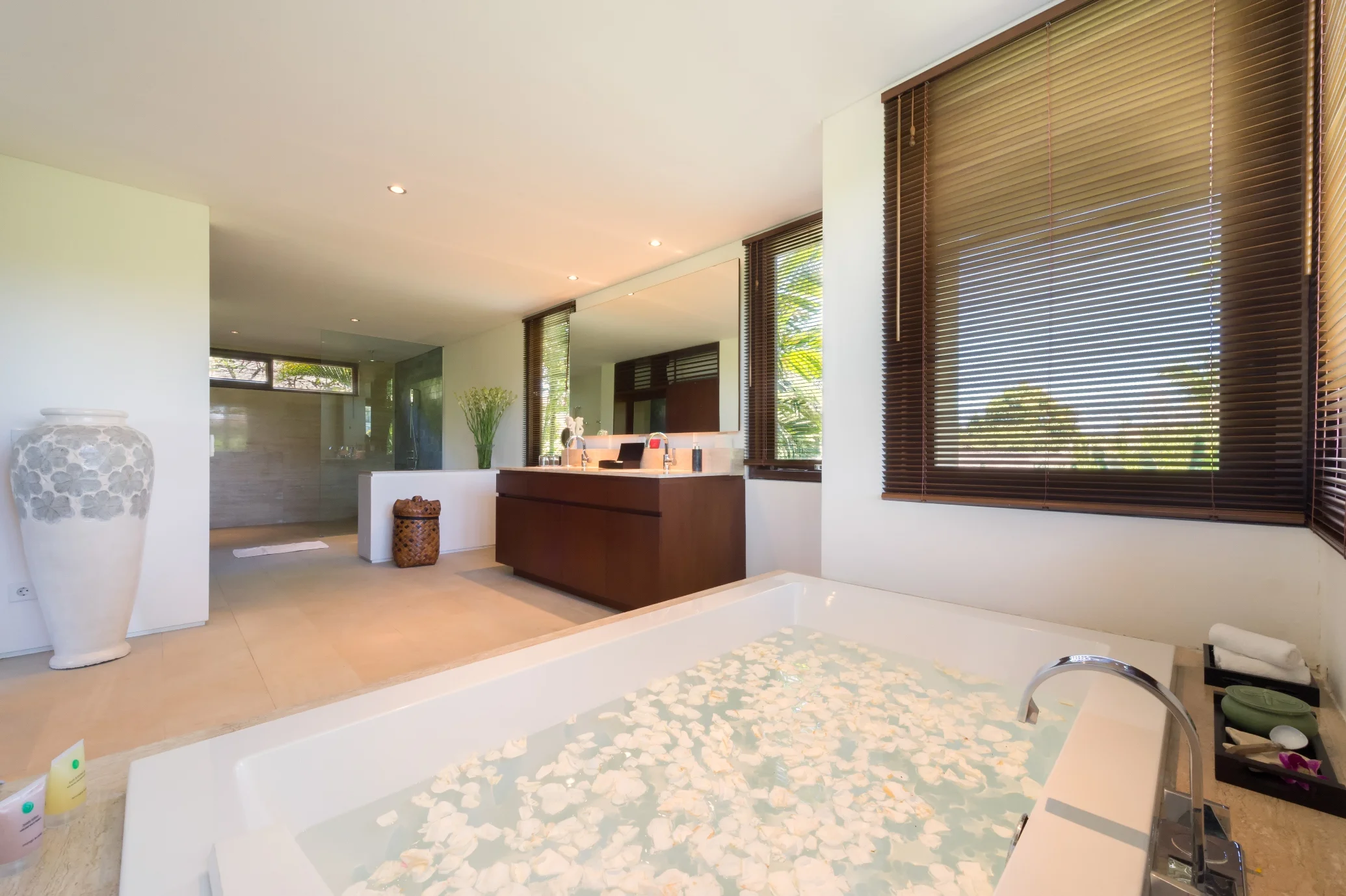 Bendega-Nui-Flower-bath.jpg
