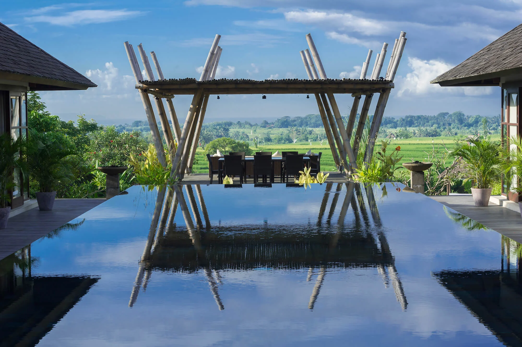 Villa Mandalay - Pool bale with view to the sea.jpg