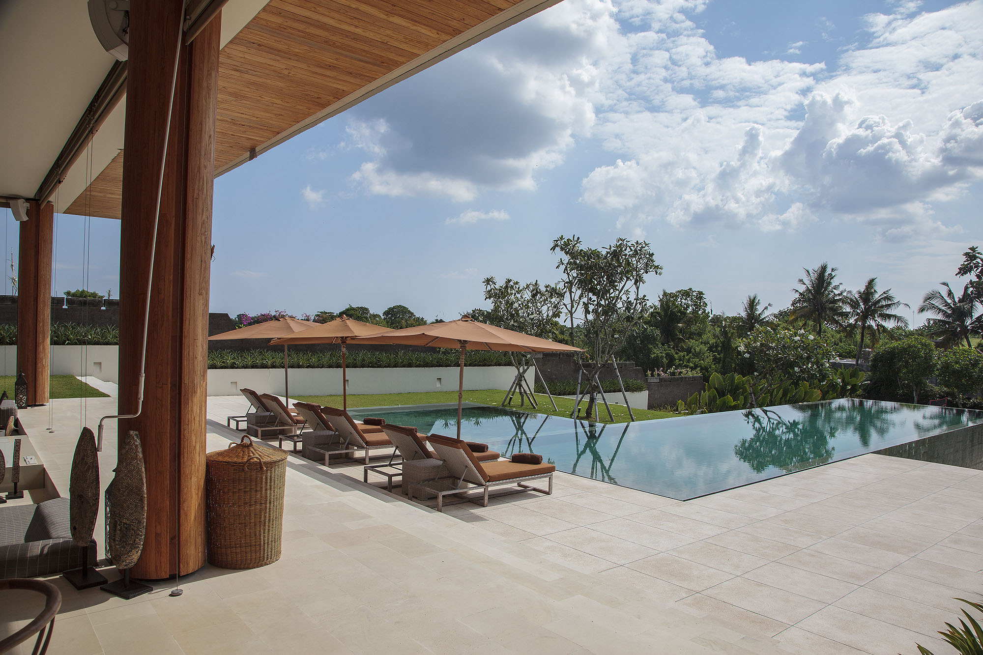 The-Iman-Villa-Infinity-pool-awaits.jpg