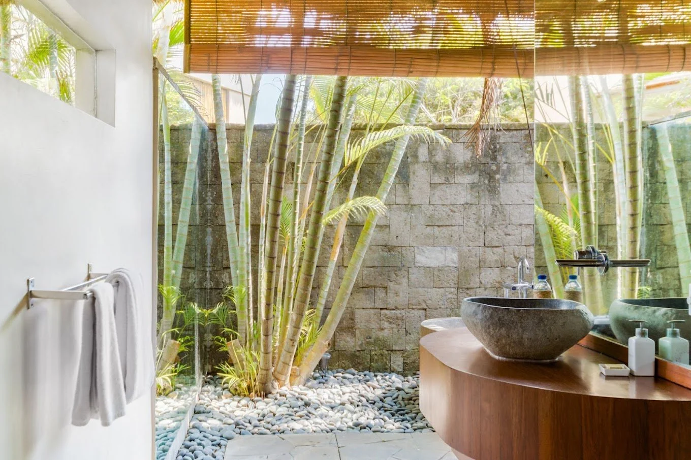 [RESIZED] VillaMary_12_Bathroom - Copy.jpg