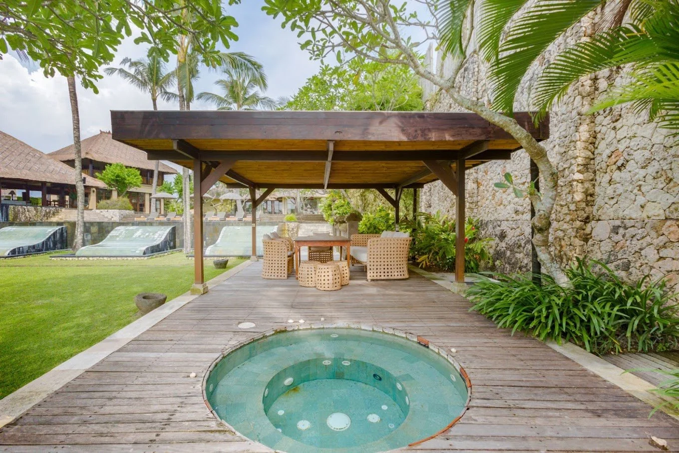 [RESIZED] VillaMary_21_Jacuzzi.jpg